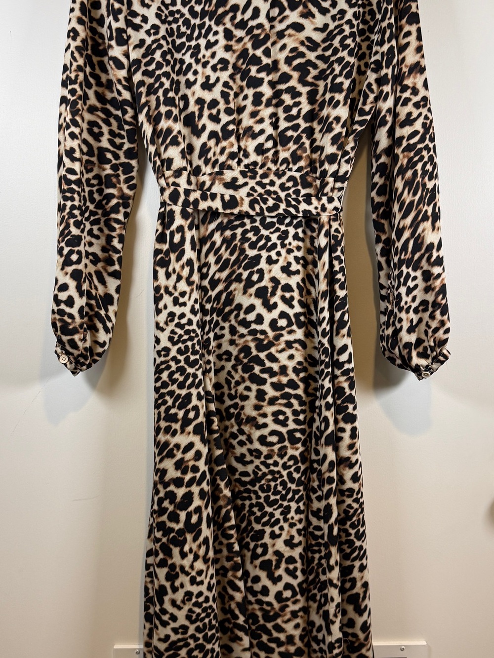 BCBGMaxAzria Leopard-Print Long Sleeve Maxi Shirt Dress Women’s Medium - Picture 4 of 7